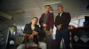 ����� ����