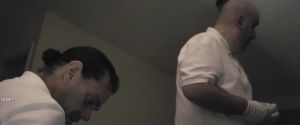 �����