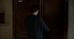 ����� ����