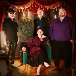 Mandalyn And The Hunters - Coffee