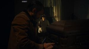 �����