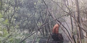 �����