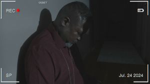 �����